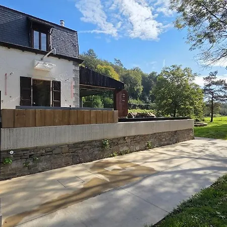 Maison Au Bord De La Rivière - 18 Lits - Jacuzzi - Piscine *