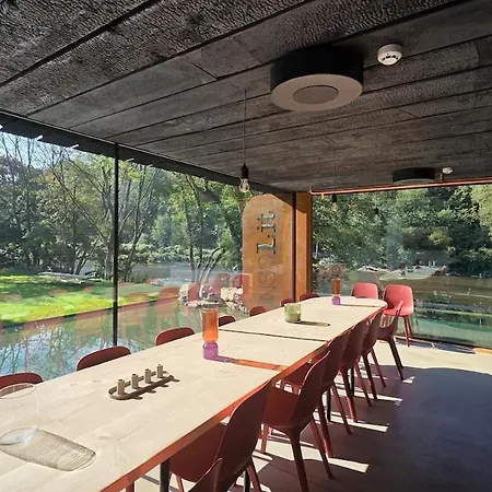 Dom wakacyjny Maison Au Bord De La Riviere - 18 Lits - Jacuzzi - Piscine Esneux